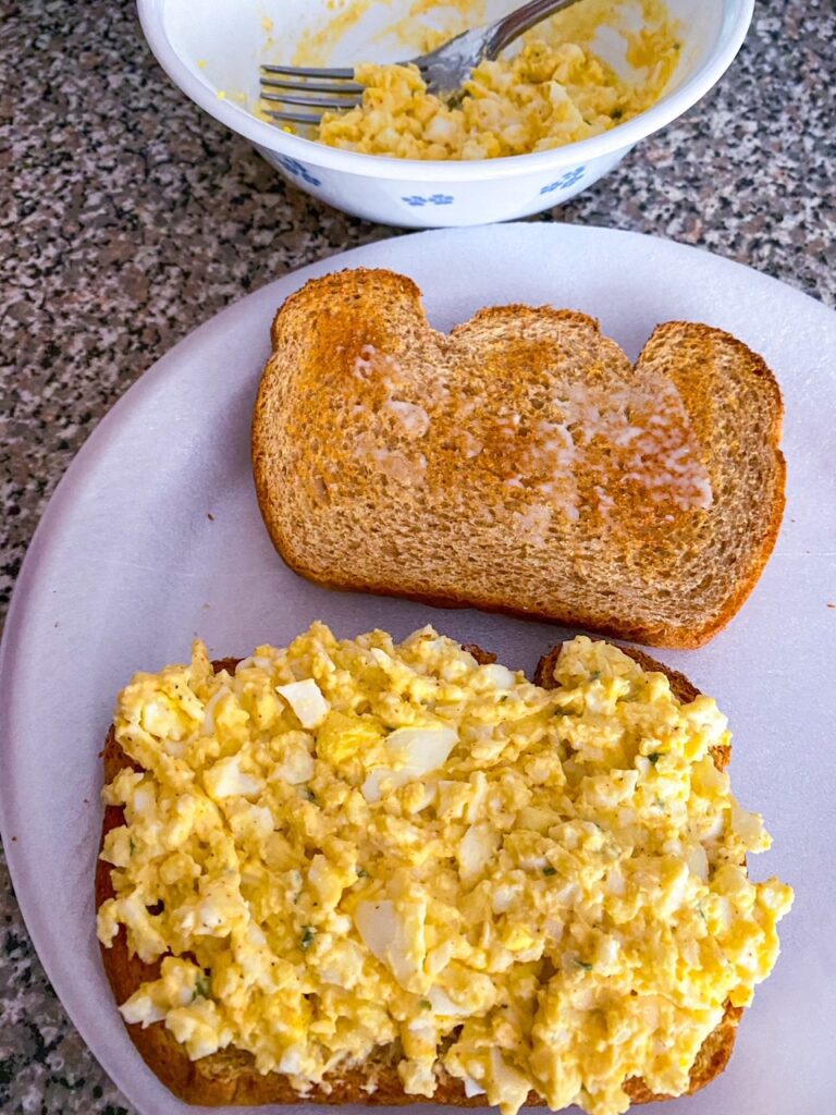 Garlic Egg Salad with Toasted Breads