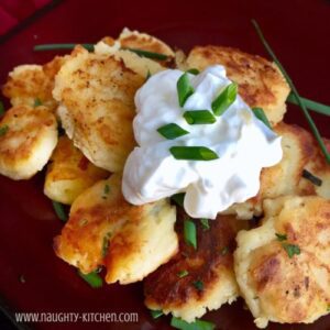 Sour Cream and Chives Smashed Tater Tots Appetizers Naughty-Kitchen.com