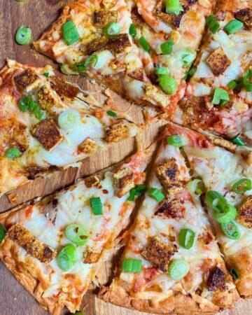 Tofu Curry Pizza on a carving board.