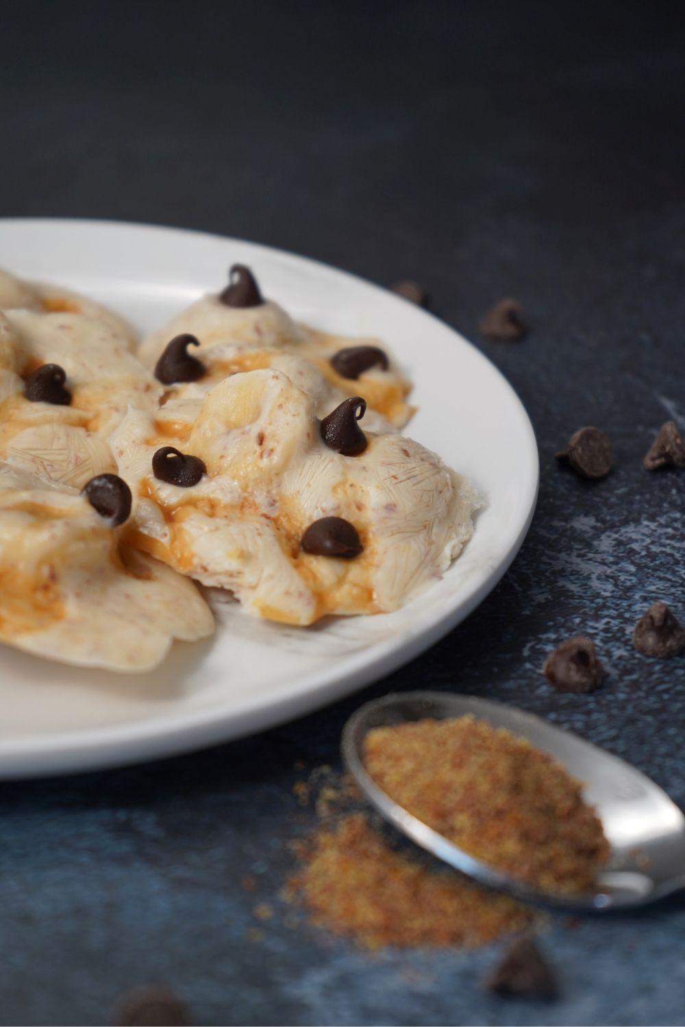 Frozen yogurt banana clusters made with flaxseed and chocolate chips